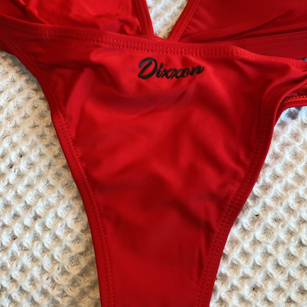 Dixxon Women’s red tanning suit Top & Bottom new in package - Picture 2 of 3